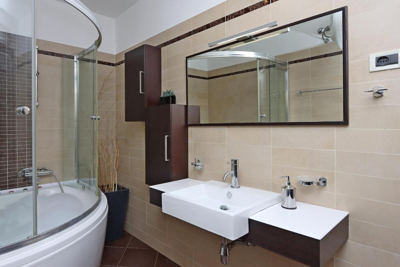 Starry Night - Smart Tv, Extra Big Bed, Big Bathtub, Private Parking, Sea View, Wifi, 2Bedrooms Volosko Eksteriør billede